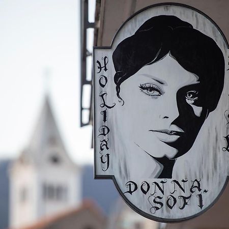 Donna Sofi Holiday House アジェーロラ エクステリア 写真